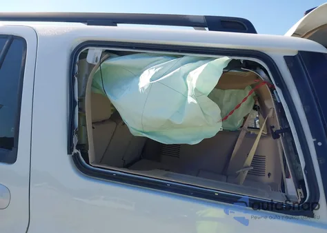 2010 Ford Expedition Xlt z USA, uszkodzony, nr VIN 1FMJU1F51AEB48756